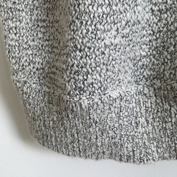 Aritzia Community Cape - Picture 11 of 15